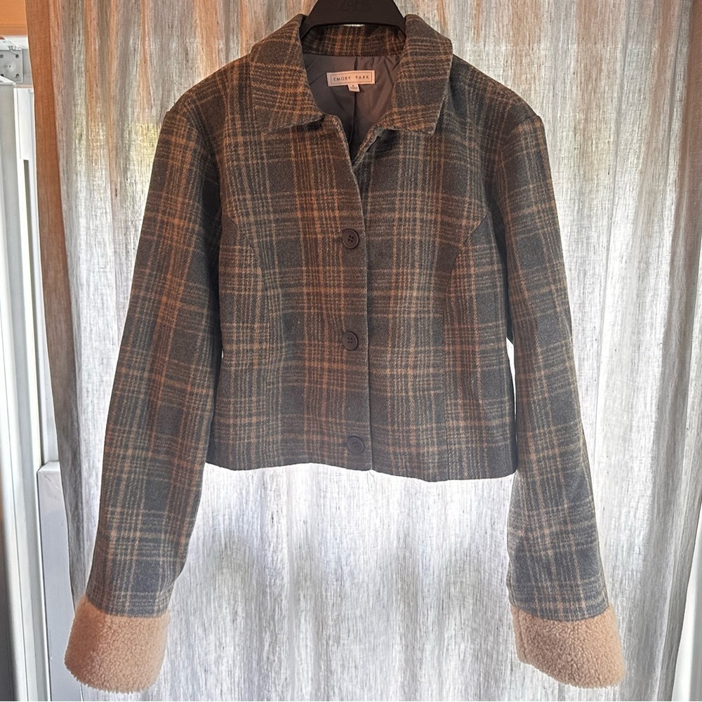 Cropped Blazer Jacket - Picture 3 of 4